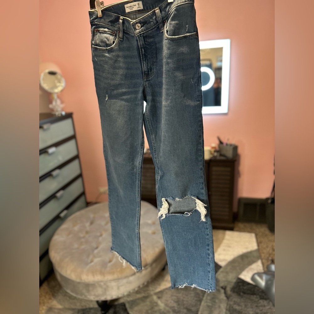 Abercrombie and Fitch size 2/26